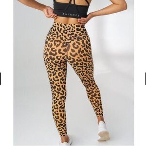 BALANCE ATHLETICA king cheetah leggings✨